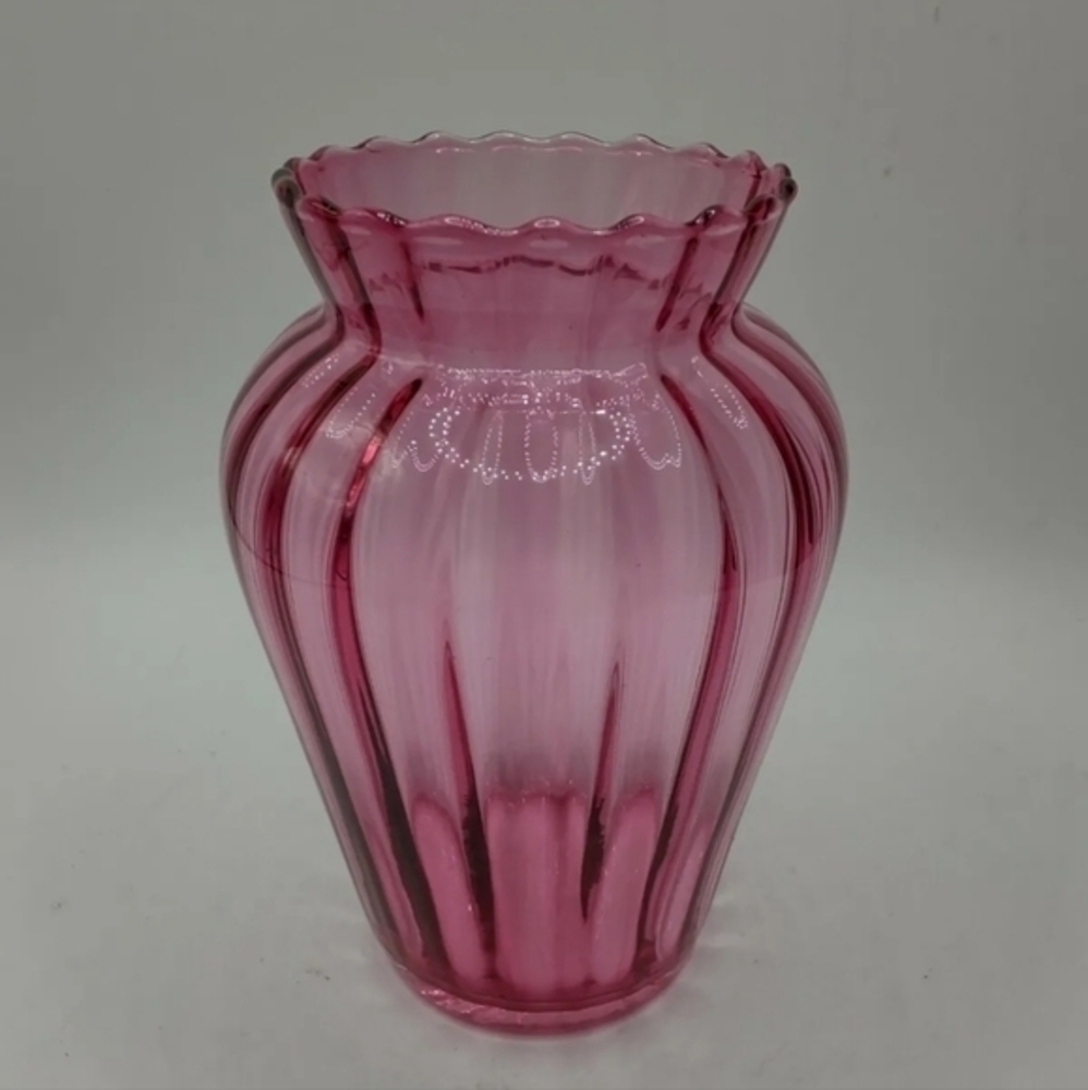 Vintage cranberry pilgrim glass vase‎